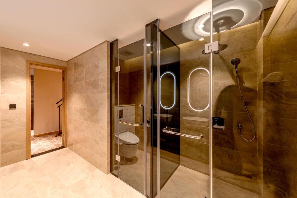 Koupelna v ubytování REY Hotel Hanoi