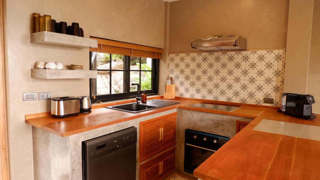 Kuchyň nebo kuchyňský kout v ubytování Villa La Quartz Seaview 2BR