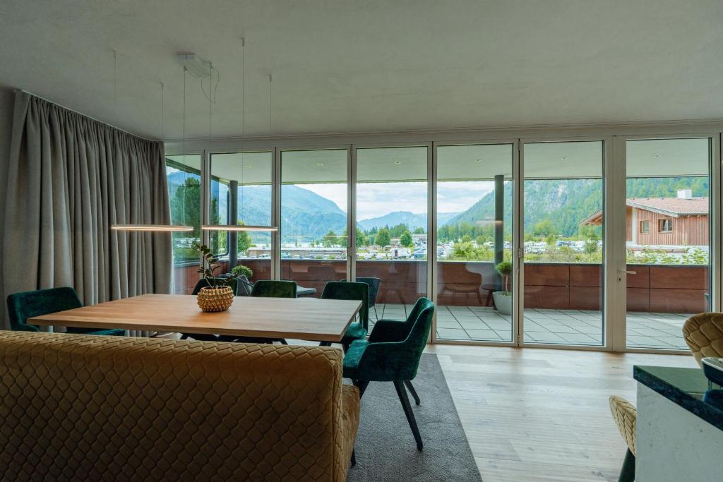Posezení v ubytování Ferienwohnungen Karlingerhof am See