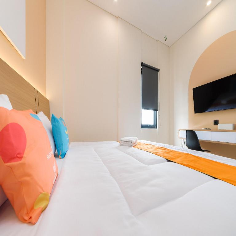 Postel nebo postele na pokoji v ubytování Sans Hotel Kedoya