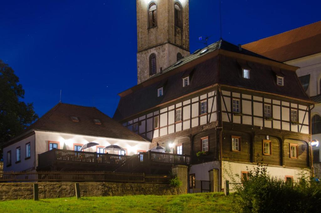 Budova, kde se hotel nachází