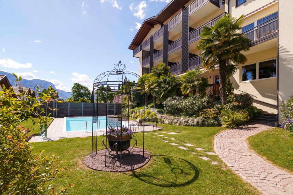 Bazén v ubytování Hotel Winzerhof nebo v jeho okolí