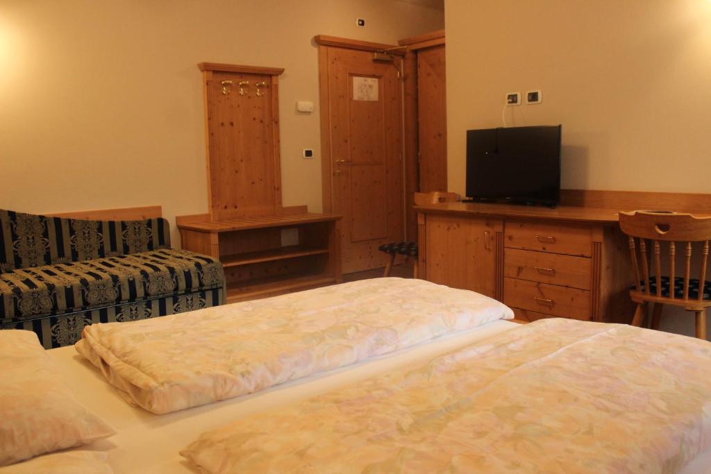 Gasthaus zum Weissen Kreuz - Double Room Without Balcony