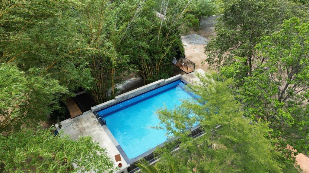 Bazén v ubytování TANTOR RESORT Hotel and spa Habarana nebo v jeho okolí