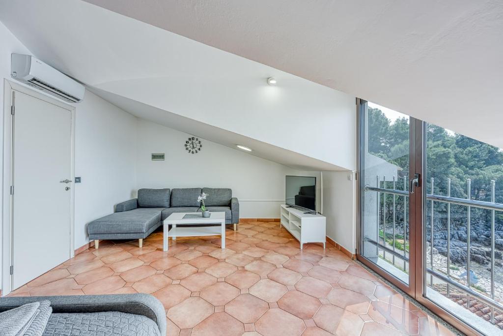 Гостиная зона в Cuvi Beach Apartments