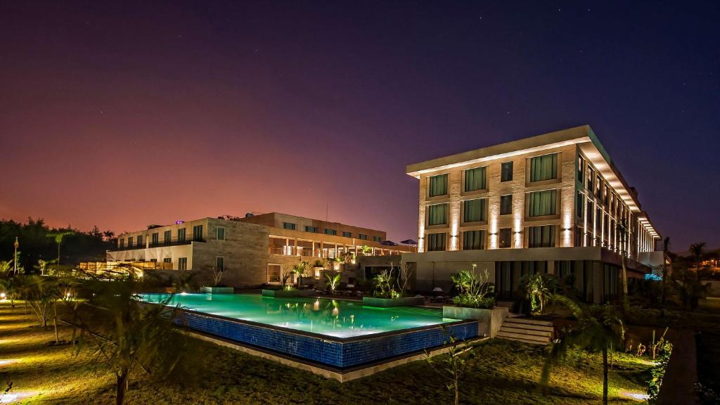 La pileta dentro o cerca de Hyatt Place Hampi