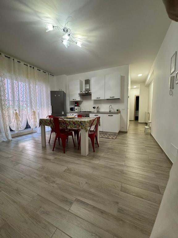 Kuchyňa alebo kuchynka v ubytovaní Appartamenti Scilla e Cariddi Giardini Naxos