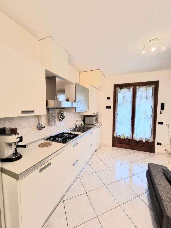 Kuchyň nebo kuchyňský kout v ubytování Sea Home - Pinarella