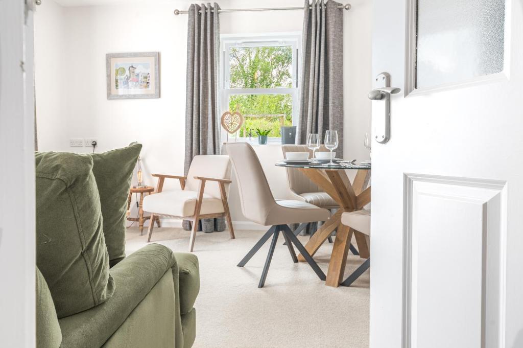 Posezení v ubytování Derwent Cottage