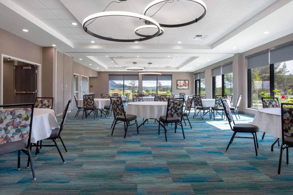 Restaurace v ubytování Home2 Suites By Hilton Thunder Bay