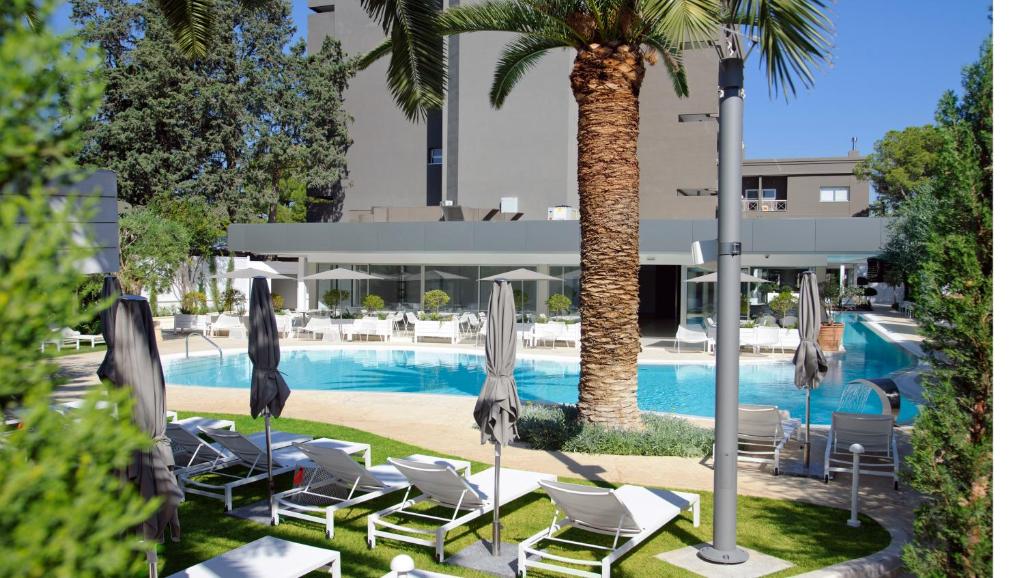 Бассейн в Alasia Boutique Hotel или поблизости