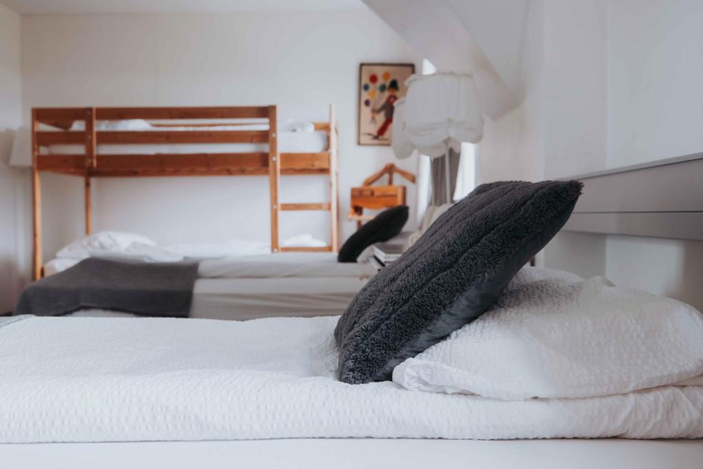 Voodi või voodid majutusasutuse Héradsskólinn Historic Guesthouse toas