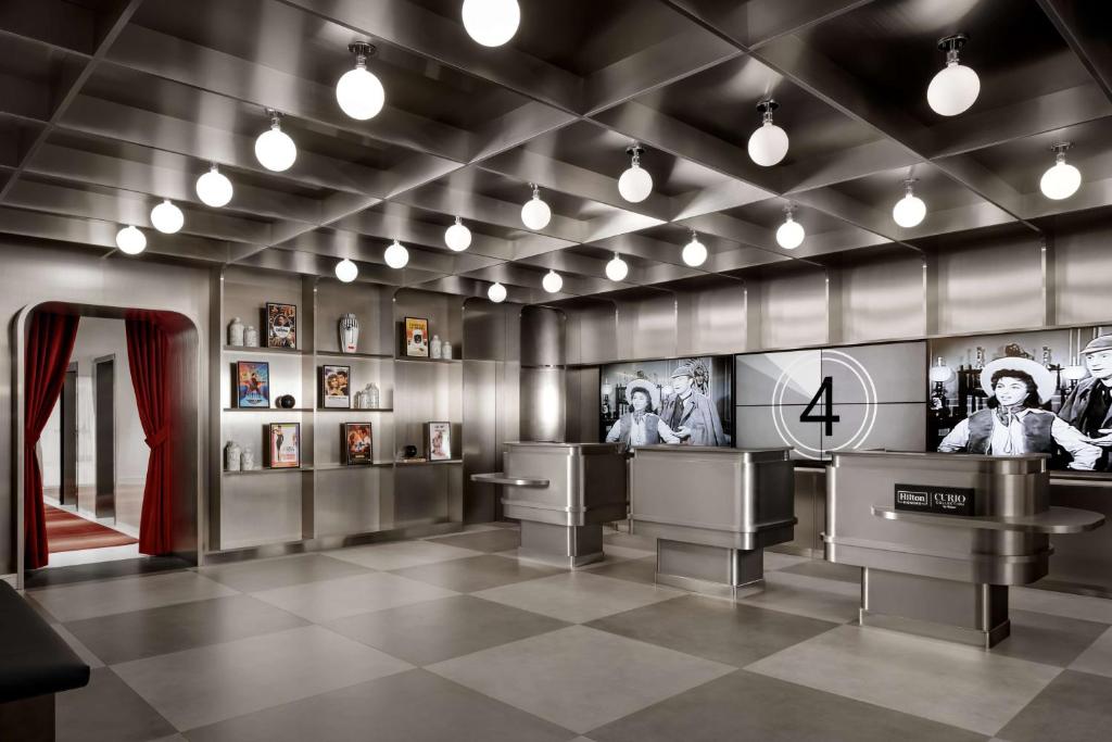 Revery Toronto Downtown, Curio Collection by Hilton - Resim 1