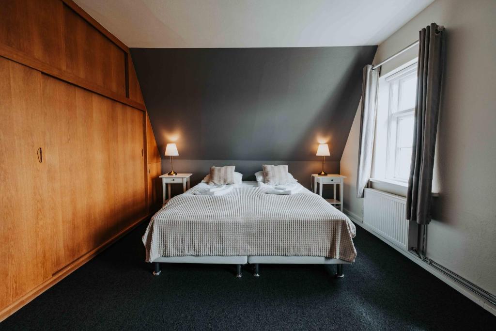 Voodi või voodid majutusasutuse Héradsskólinn Historic Guesthouse toas