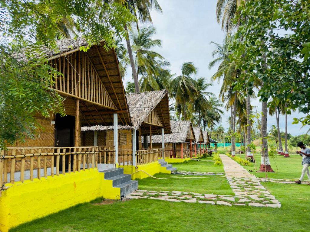 Taman di luar Tamarind Tree Way Side Amenities