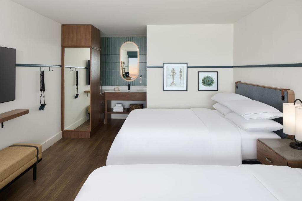 Monterey Beach Hotel, a Tribute Portfolio Hotel - 标准的大号床，有两张大号床
