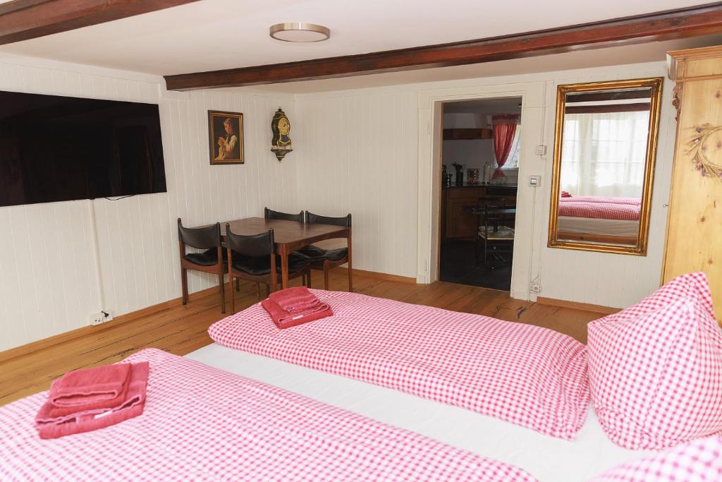 Postel nebo postele na pokoji v ubytování Charming Alpine Retreat By Apartments Capricorn