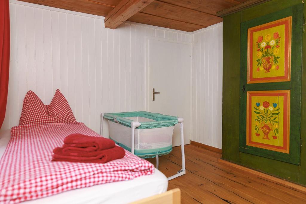 Postel nebo postele na pokoji v ubytování Charming Alpine Retreat By Apartments Capricorn