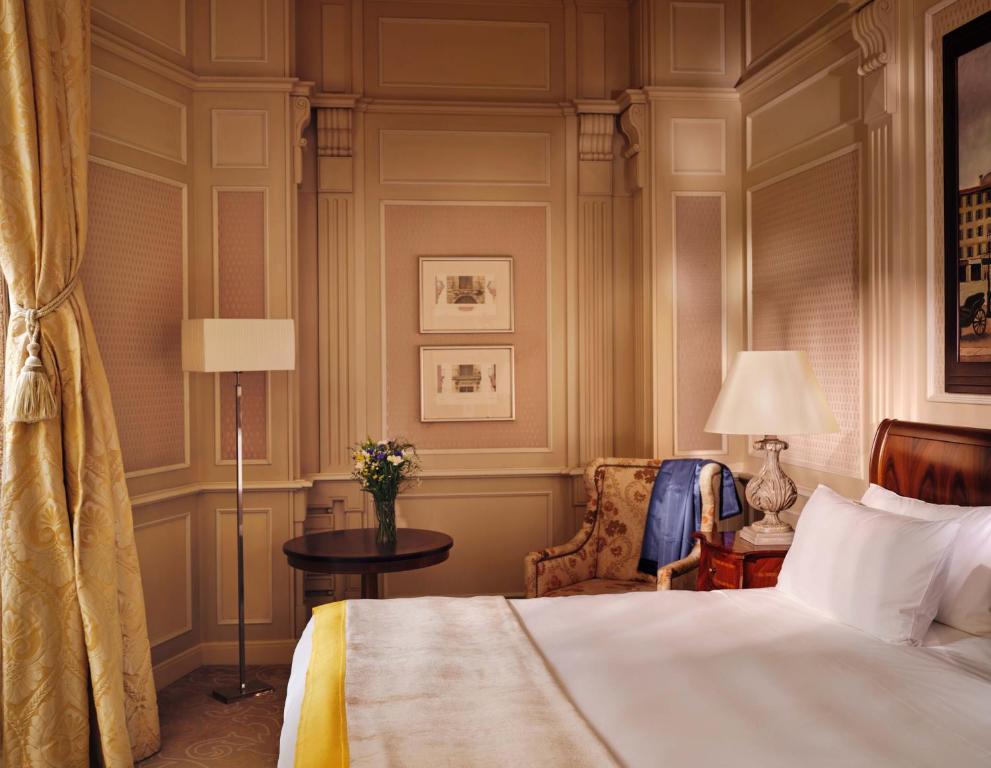 Postel nebo postele na pokoji v ubytování Hotel Principe Di Savoia - Dorchester Collection