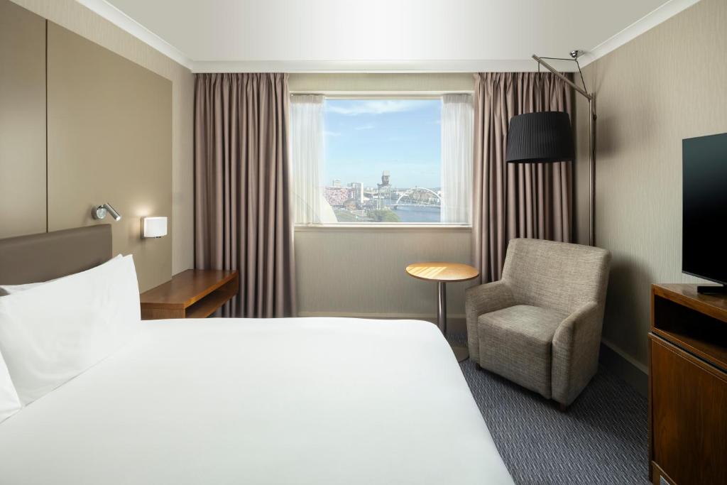Crowne Plaza Glasgow by IHG - Premium Super King High Floor