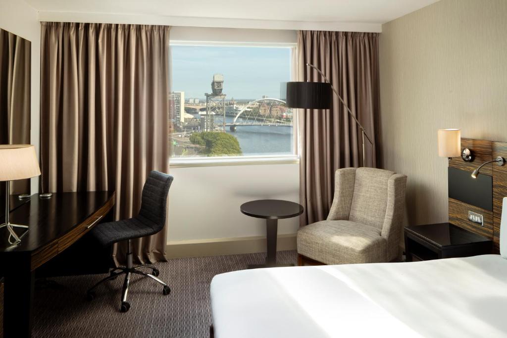 Crowne Plaza Glasgow by IHG - Premium King Room With River View