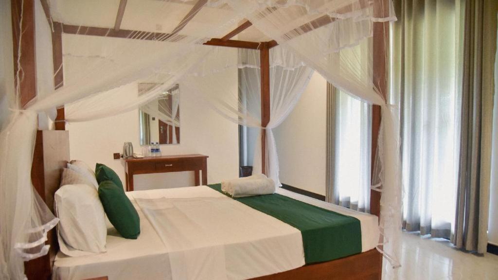 Postel nebo postele na pokoji v ubytování Sigiriya Paradise Inn