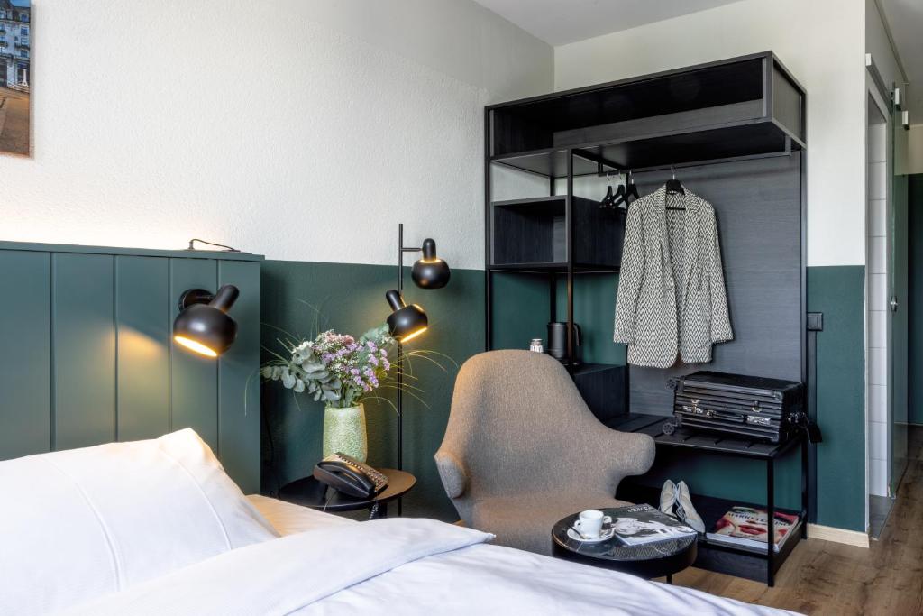 Postel nebo postele na pokoji v ubytování City Hotel Biel Bienne Free Parking