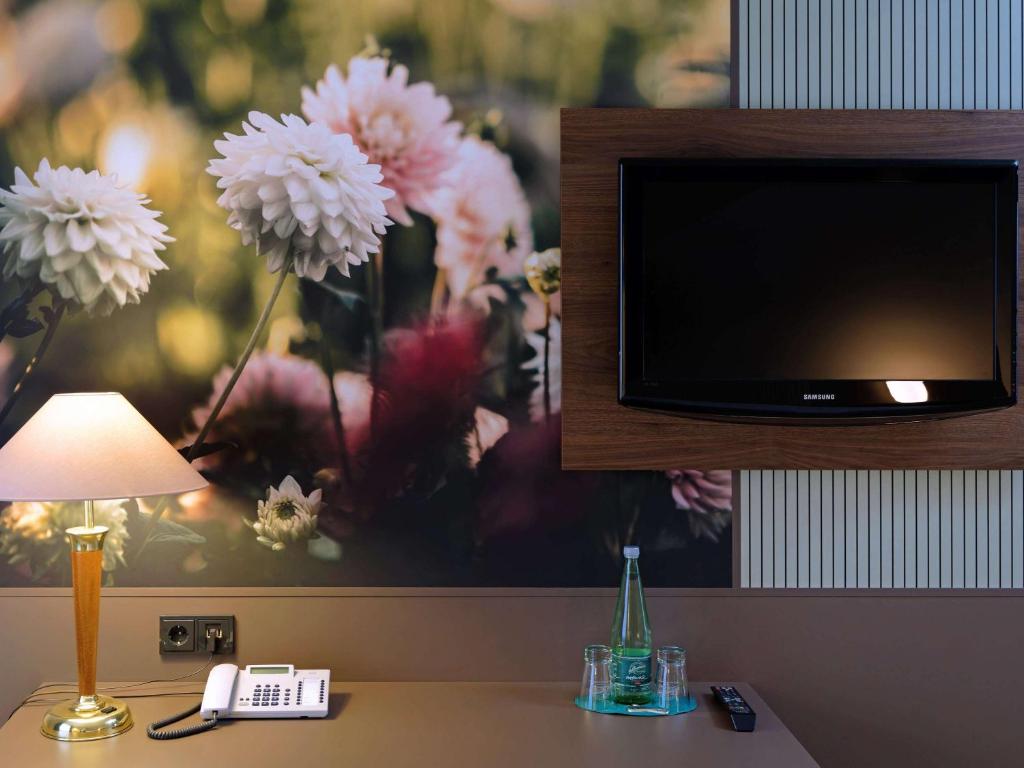 TV a/nebo společenská místnost v ubytování Mercure Hotel Gera City