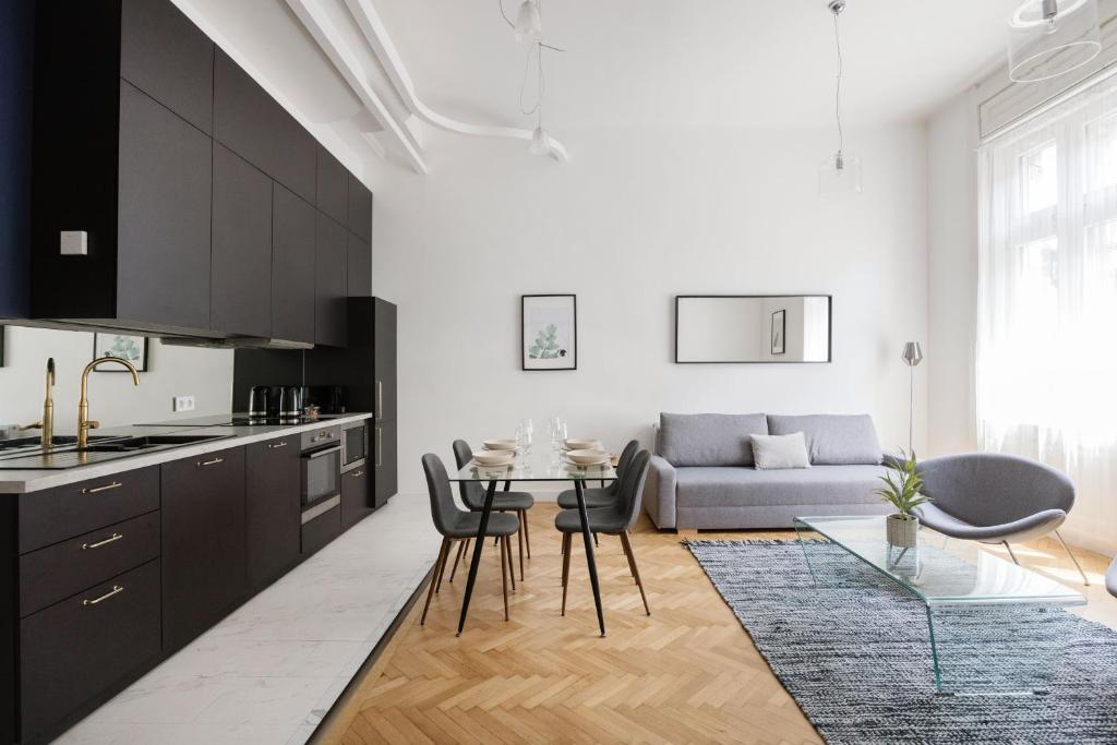Chic and Spacious Central Retreat 1072 Budapest, Akácfa u. 30 kép - 1