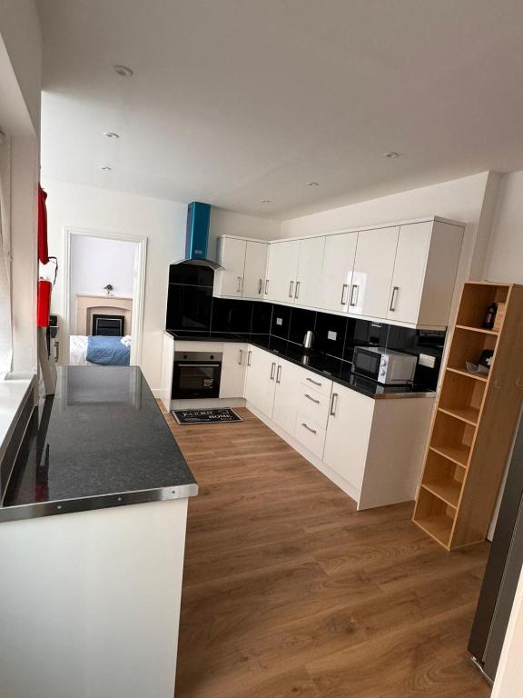 Pinnacle Hotel and Suites Formerly Jean Martyn Hotel Blackpool - Resim 45