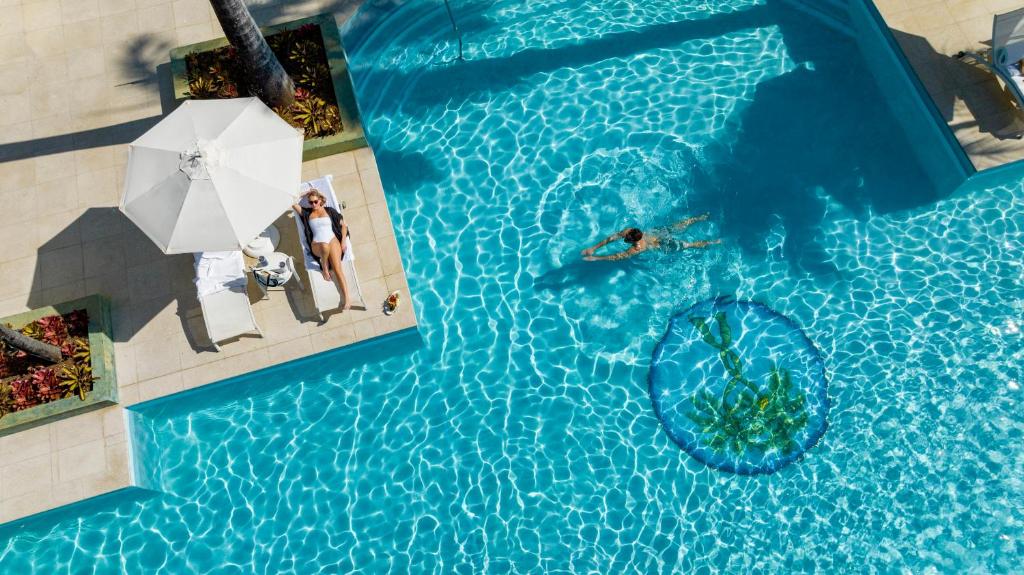 Bazén v ubytování Couples Negril nebo v jeho okolí