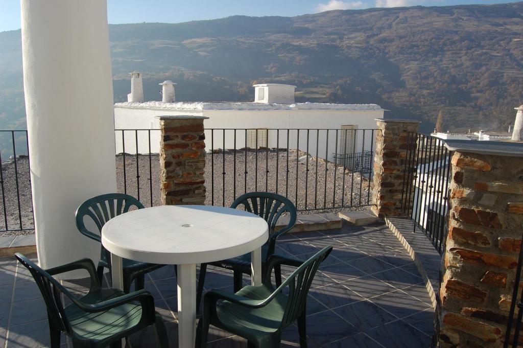 A general mountain view or a mountain view taken from the holiday home