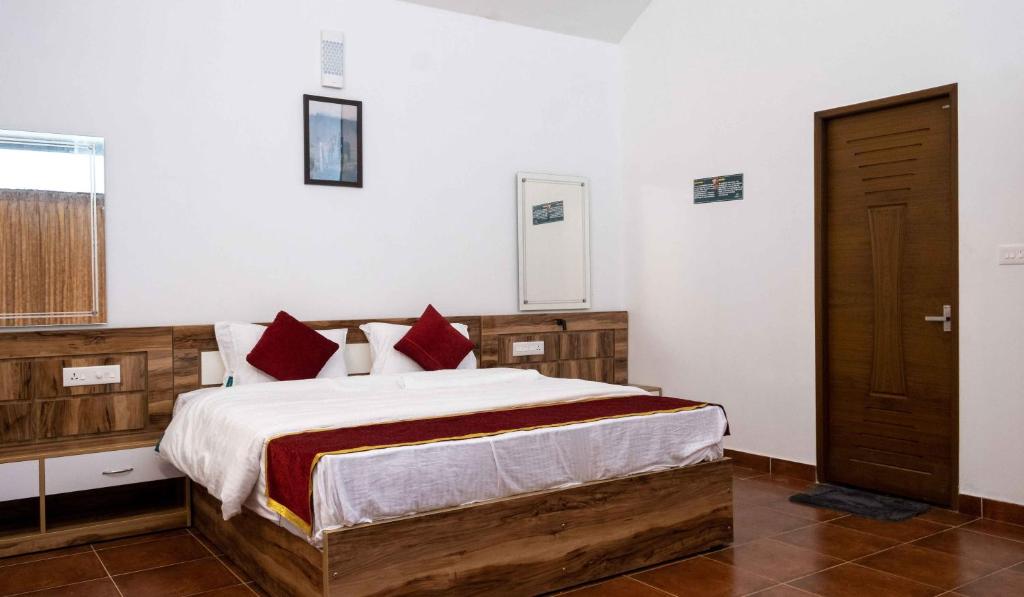 Postel nebo postele na pokoji v ubytování Lakkidi Mist Resort