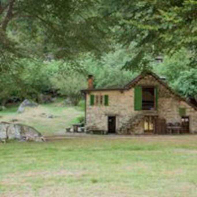 Aed väljaspool majutusasutust Rustico Gin Avegno Torbecc, Vallemaggia, Tessin,