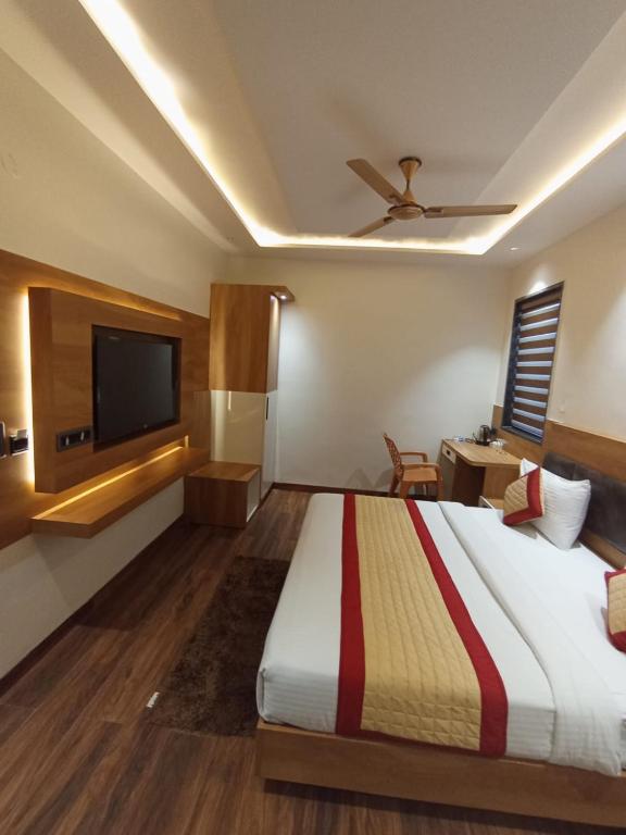 Postel nebo postele na pokoji v ubytování Masaga by Qcent, Gurugram