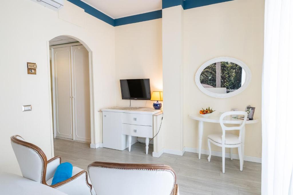 TV a/nebo společenská místnost v ubytování Hotel Manzoni Wellness&Spa