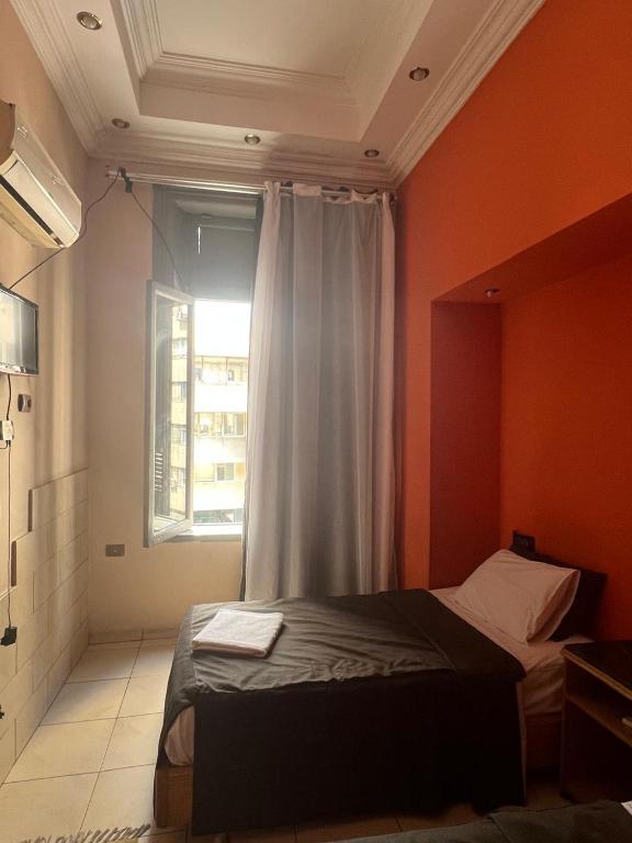 Postel nebo postele na pokoji v ubytování Golden Hotel Cairo