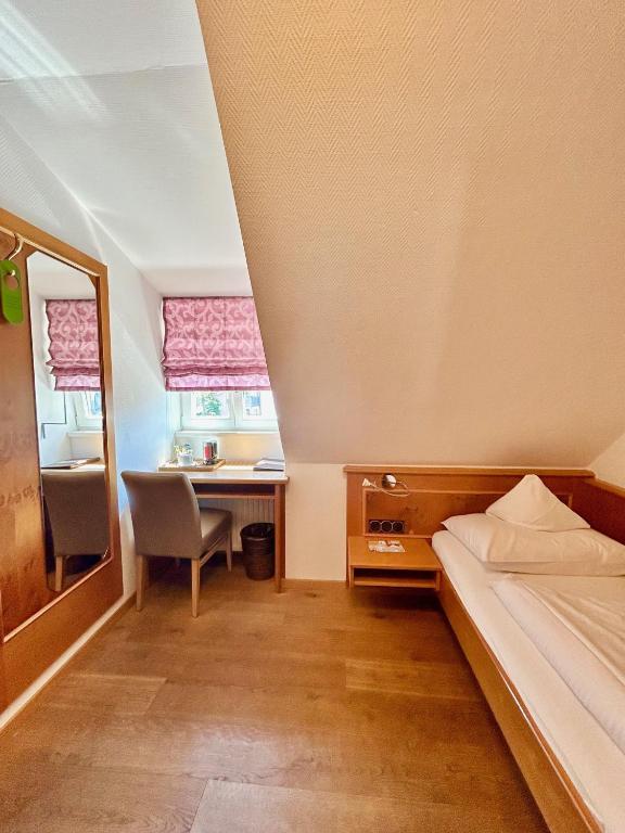Postel nebo postele na pokoji v ubytování Hotel Fischerhaus
