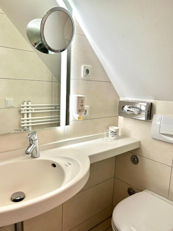 Koupelna v ubytování Hotel Fischerhaus