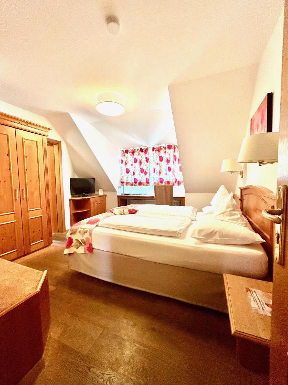 Postel nebo postele na pokoji v ubytování Hotel Fischerhaus