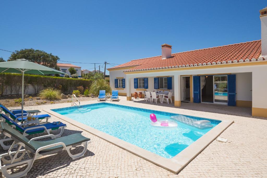 Bazén v ubytování Vila Fantastica nebo v jeho okolí