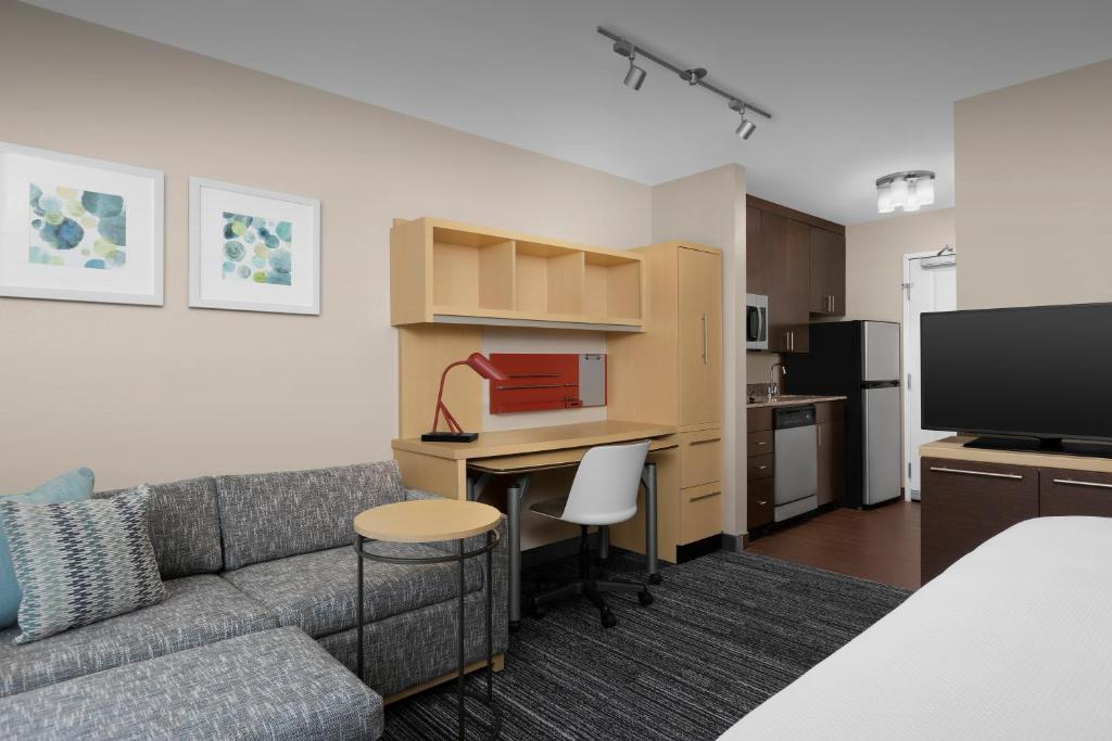 TownePlace Suites by Marriott Goldsboro - King Studio With Sofa Bed - Hearing Accessible