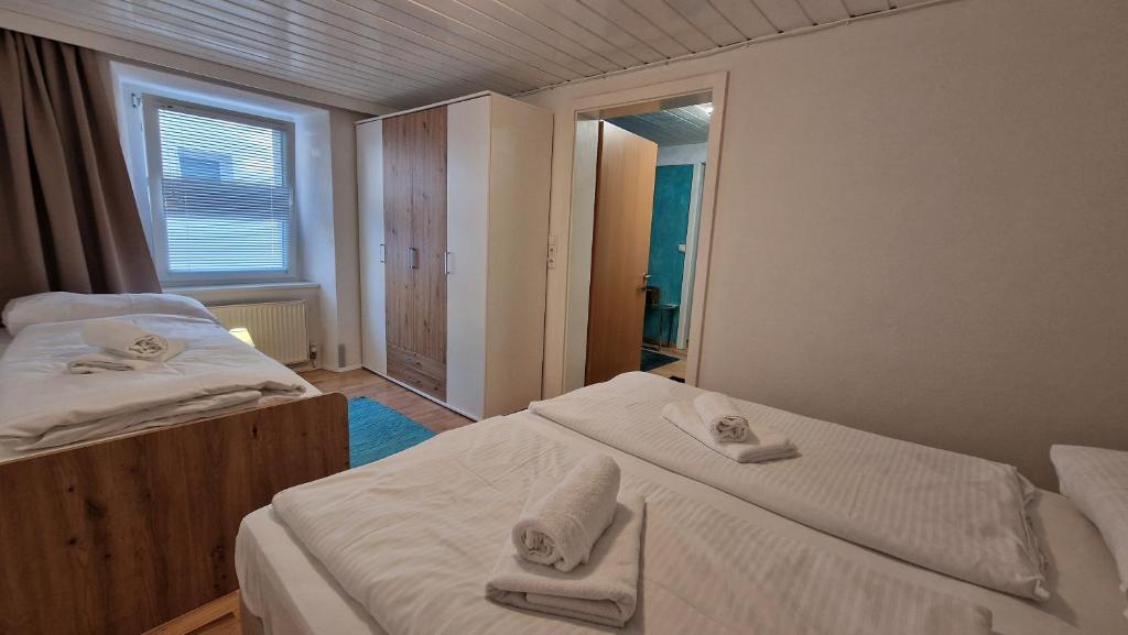 Postel nebo postele na pokoji v ubytování homy Bludenz Downtown Suites
