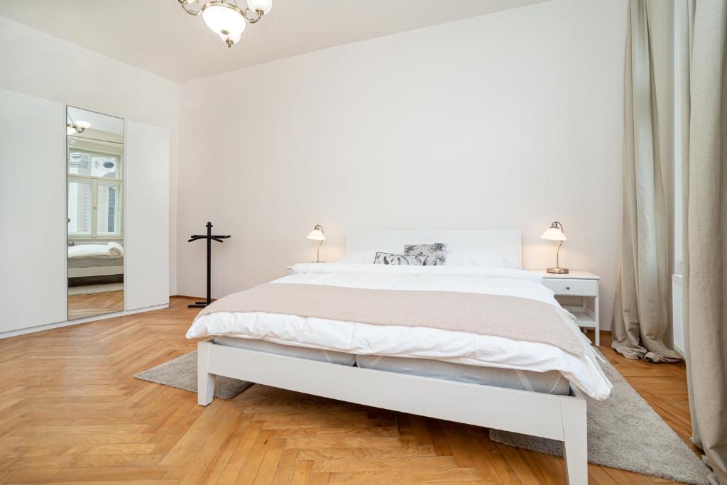 Quiet apartment in the Old Town - 2