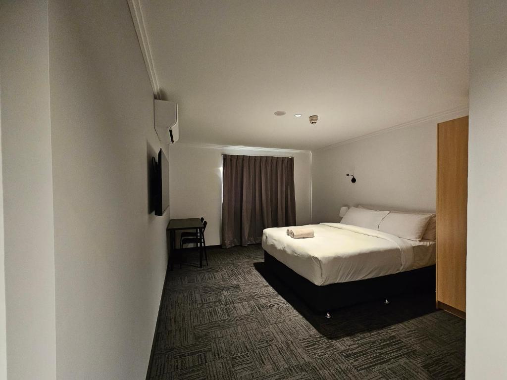 Postel nebo postele na pokoji v ubytování Econo Lodge Rivervale
