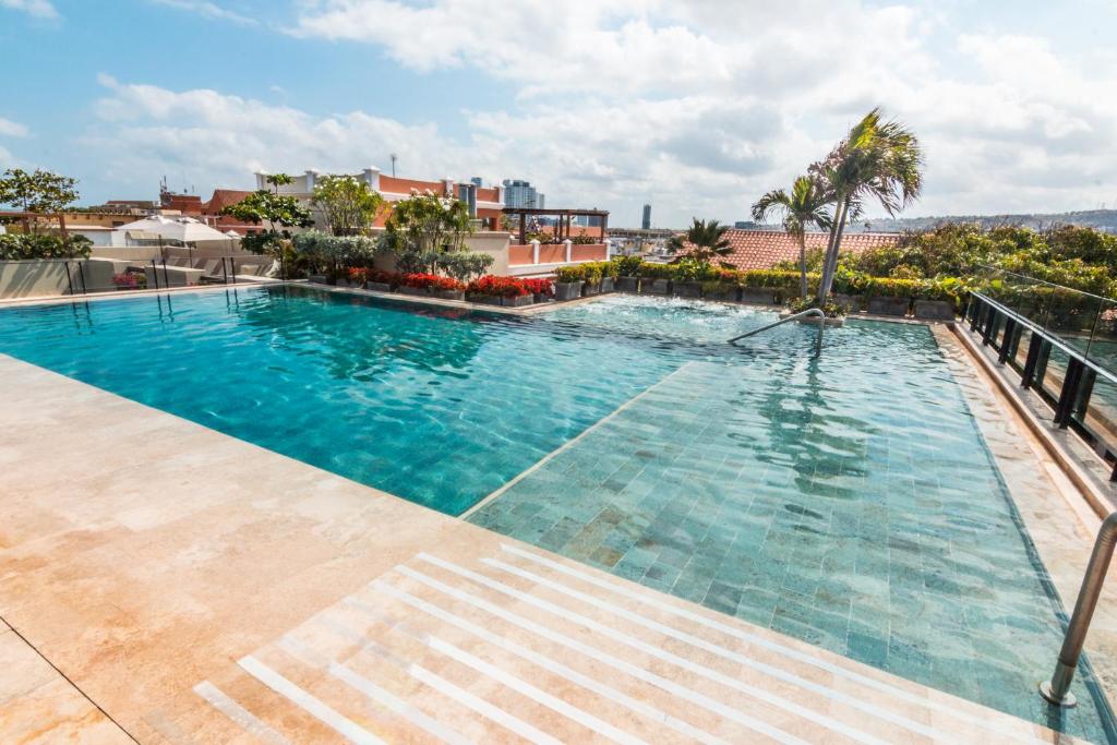 Bazén v ubytování Bastión Luxury Hotel nebo v jeho okolí