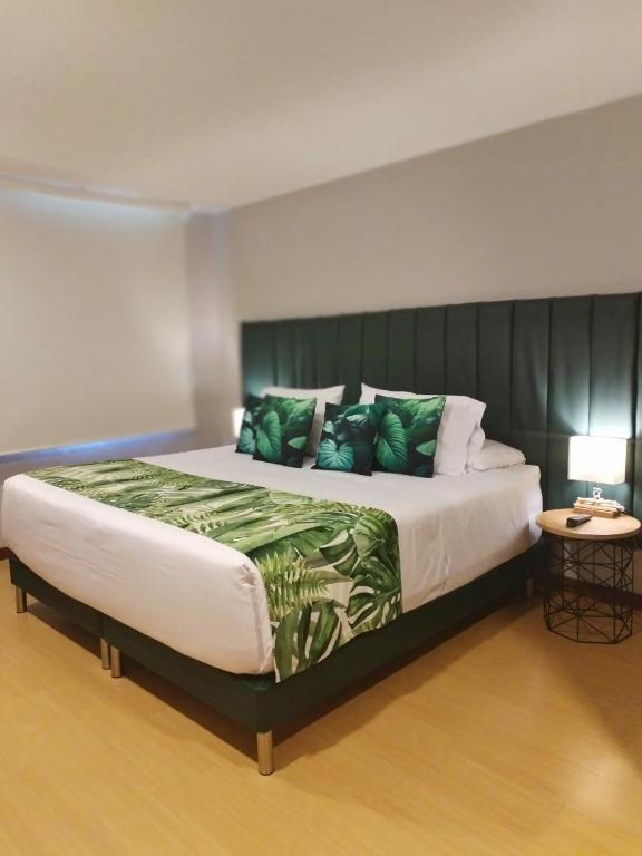 Postel nebo postele na pokoji v ubytování Hotel Factory Green Bogotá