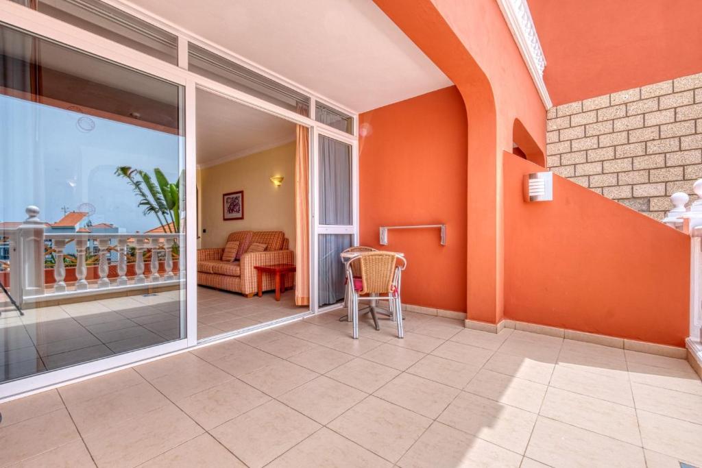 A balcony or terrace at Apartamentos Callaomar