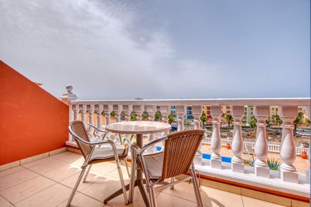 A balcony or terrace at Apartamentos Callaomar