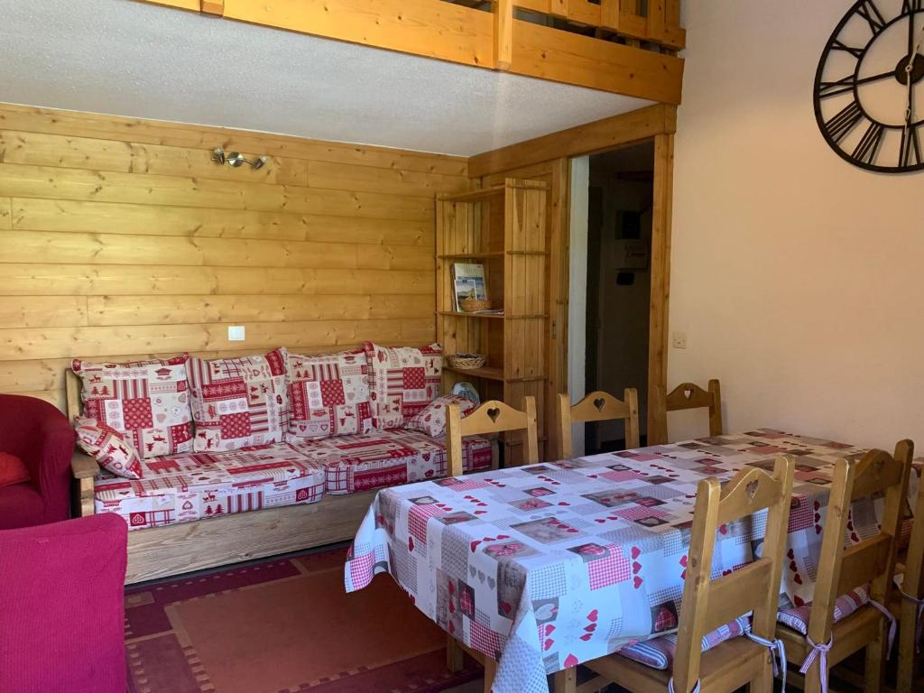 Duplex classique 6/7 pers, balcon, Les Menuires - FR-1-452-36